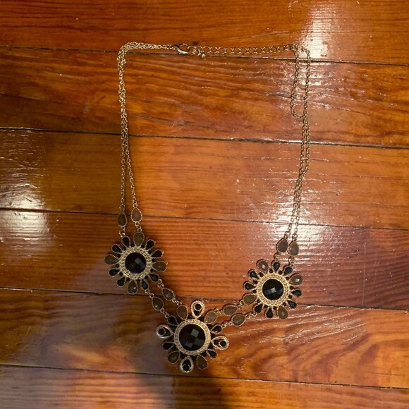 Jewelry - ✨HP✨ Cute Flower Necklace